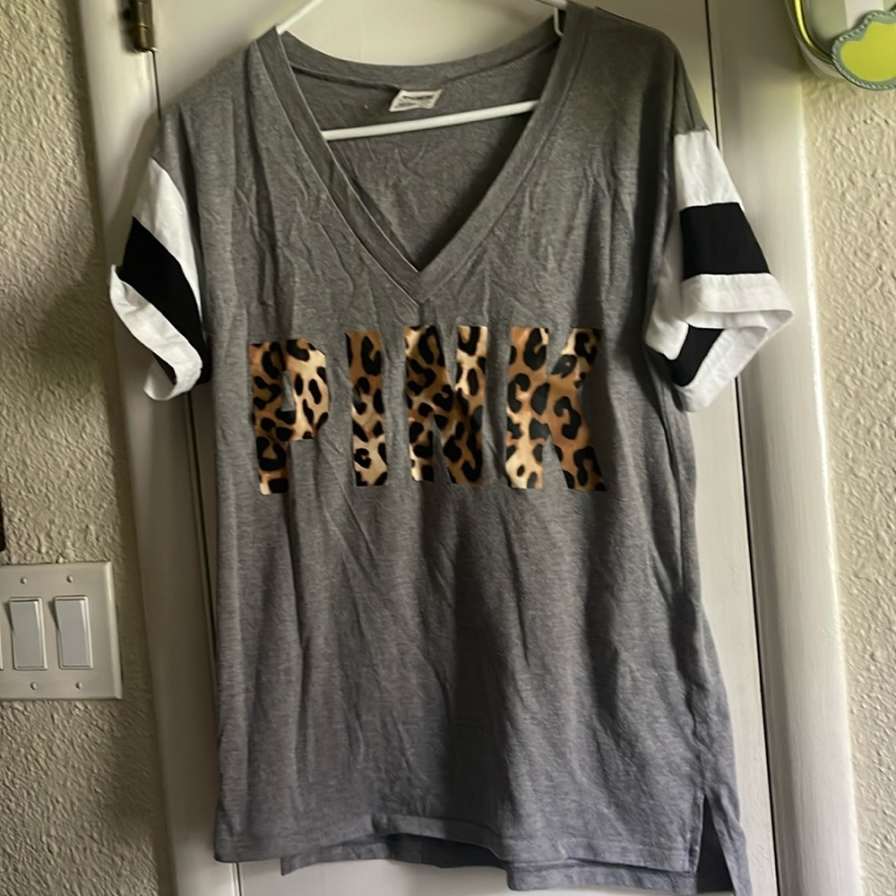 Pink Victoria's Secret top size xs more of a loose fit